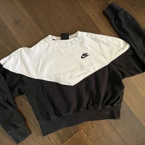 NIKE crewneck